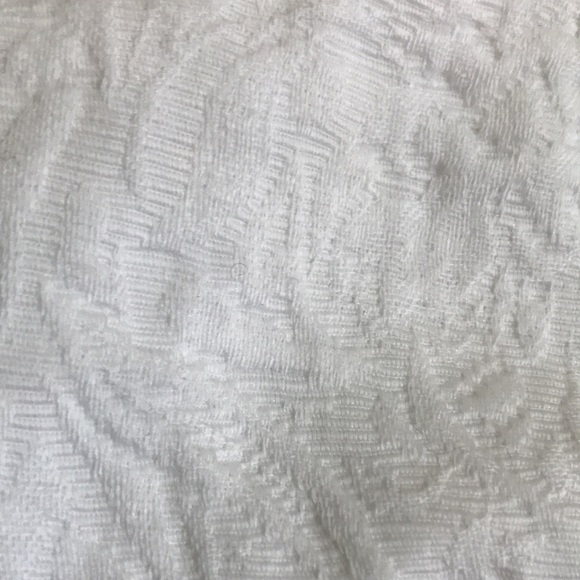 J Crew white damask cotton shorts. Great condition - Picture 2 of 4